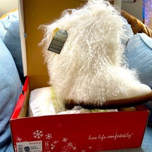NWT WHITE BEAR PAW BOOTS